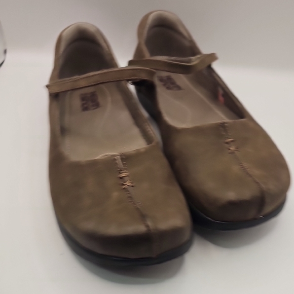 Kalso Earth Shoe Brown Suede Flats with Strap and Sturdy Sole Size 7B - Picture 6 of 8